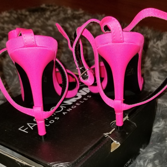 Shoes - Picture 3 of 4